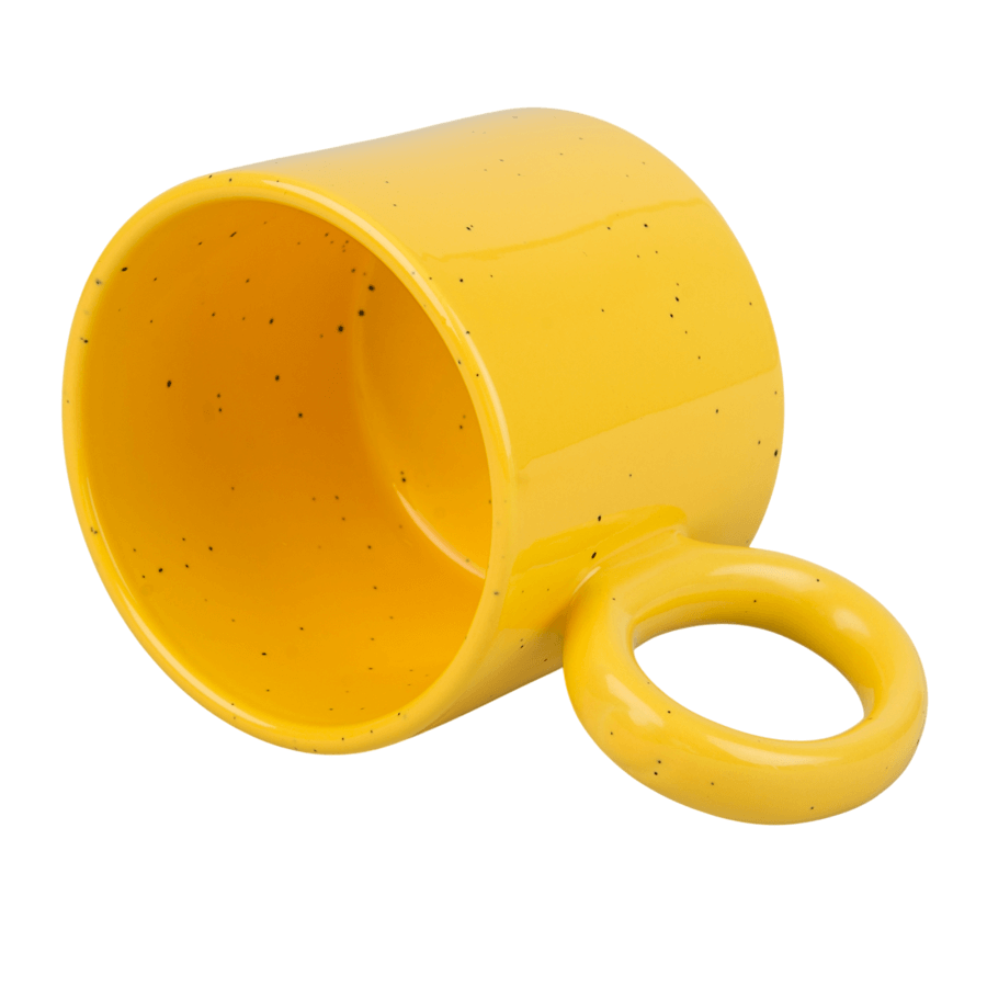 Wide sublimation mug with a dot effect and a round handle - yellow