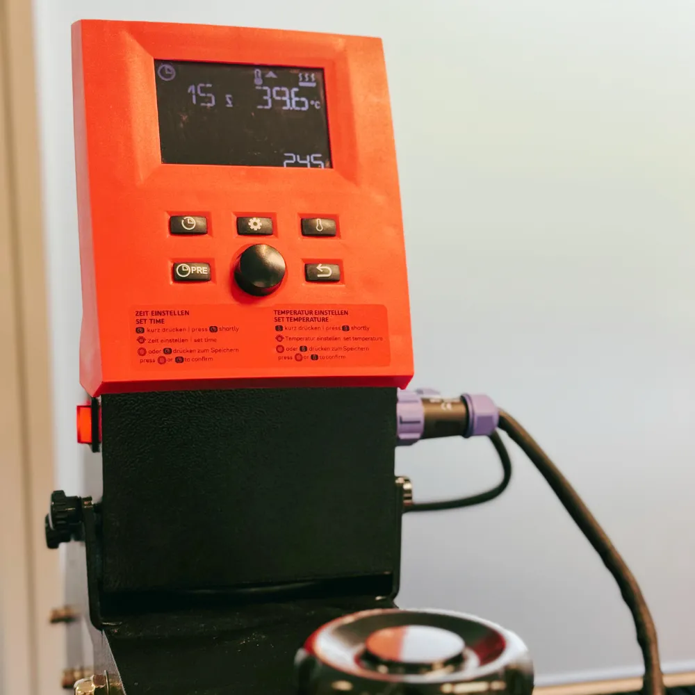 TPD7 SMART x Laser Secabo - double-plate pneumatic heat press for flat surfaces