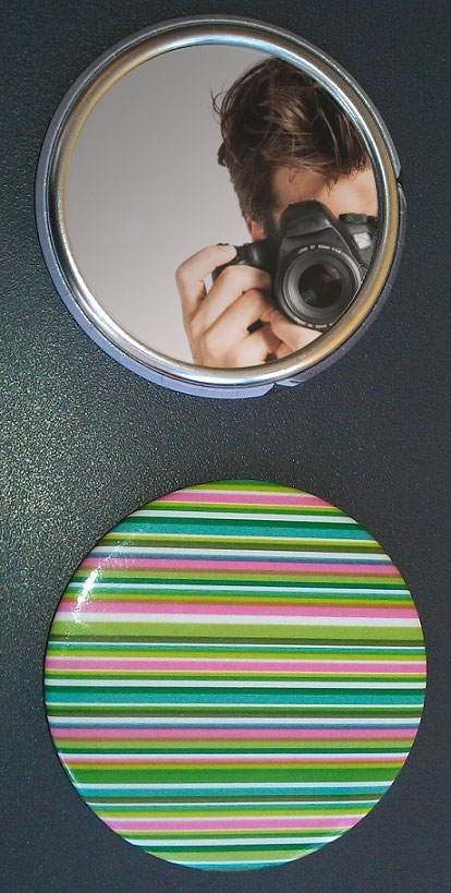 Elements for making badges with a mirror
