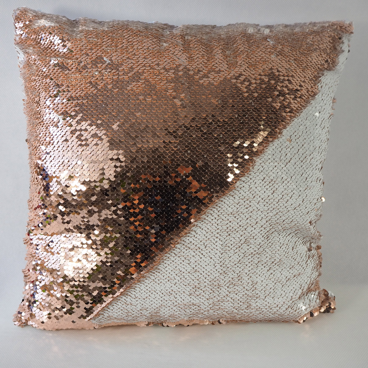 Cushion cover with two-color thermo sequins for sublimation