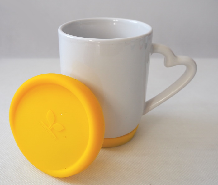 Sublimation mug with heart shape handle - a colorful silicone lid and stand