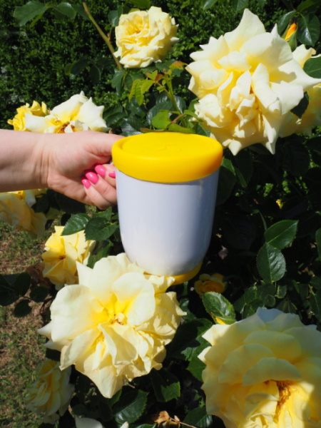 Sublimation mug with heart shape handle - a colorful silicone lid and stand