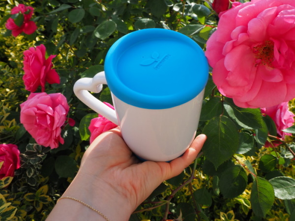 Sublimation mug with heart shape handle - a colorful silicone lid and stand