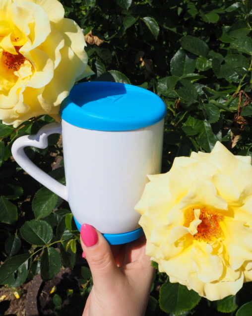 Sublimation mug with heart shape handle - a colorful silicone lid and stand