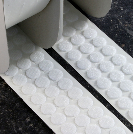 Self-adhesive velcros with a round shape