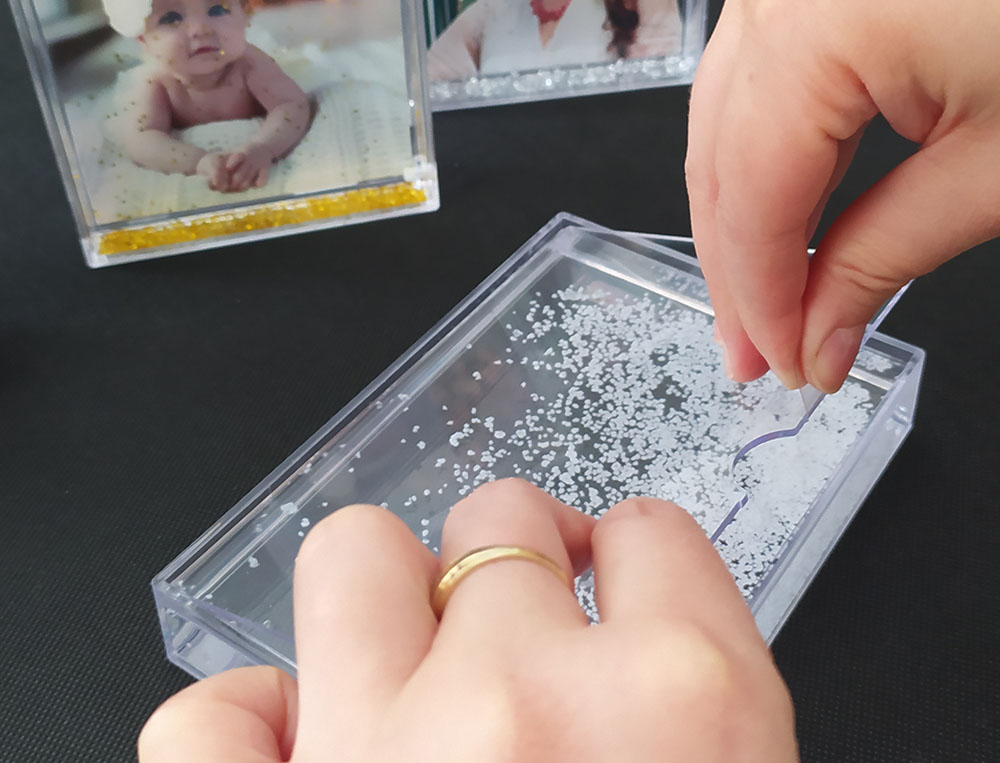 Liquid photo frame - sand with shells