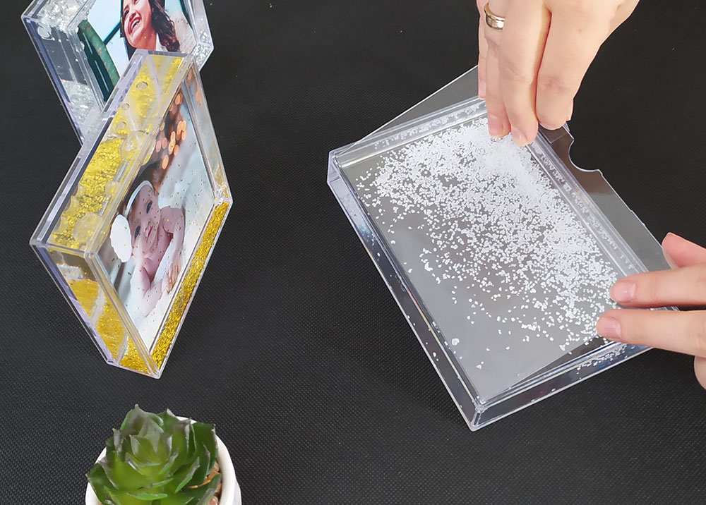 Liquid photo frame - sand with shells