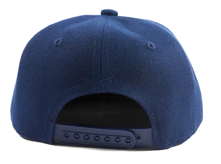 Peaked cap 5-panels plastic snap closure