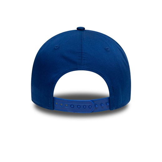 Peaked cap 5-panels plastic snap closure