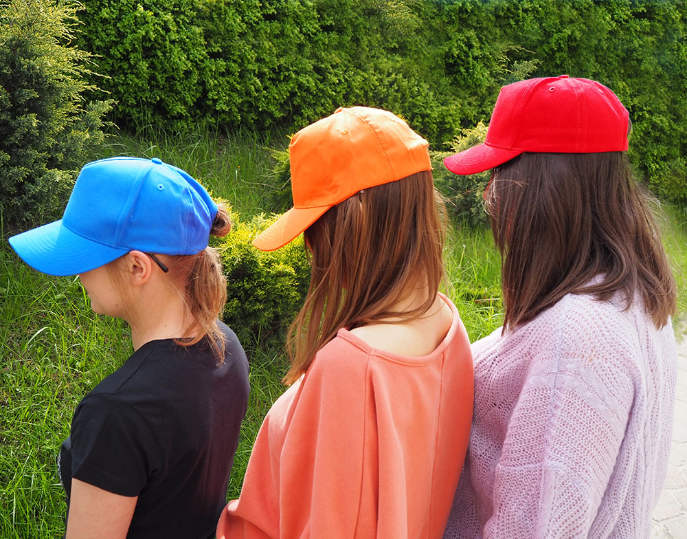 Peaked cap 6-panels with metal clip