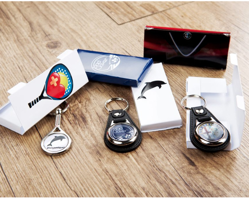 Keychain machine with die and crimper