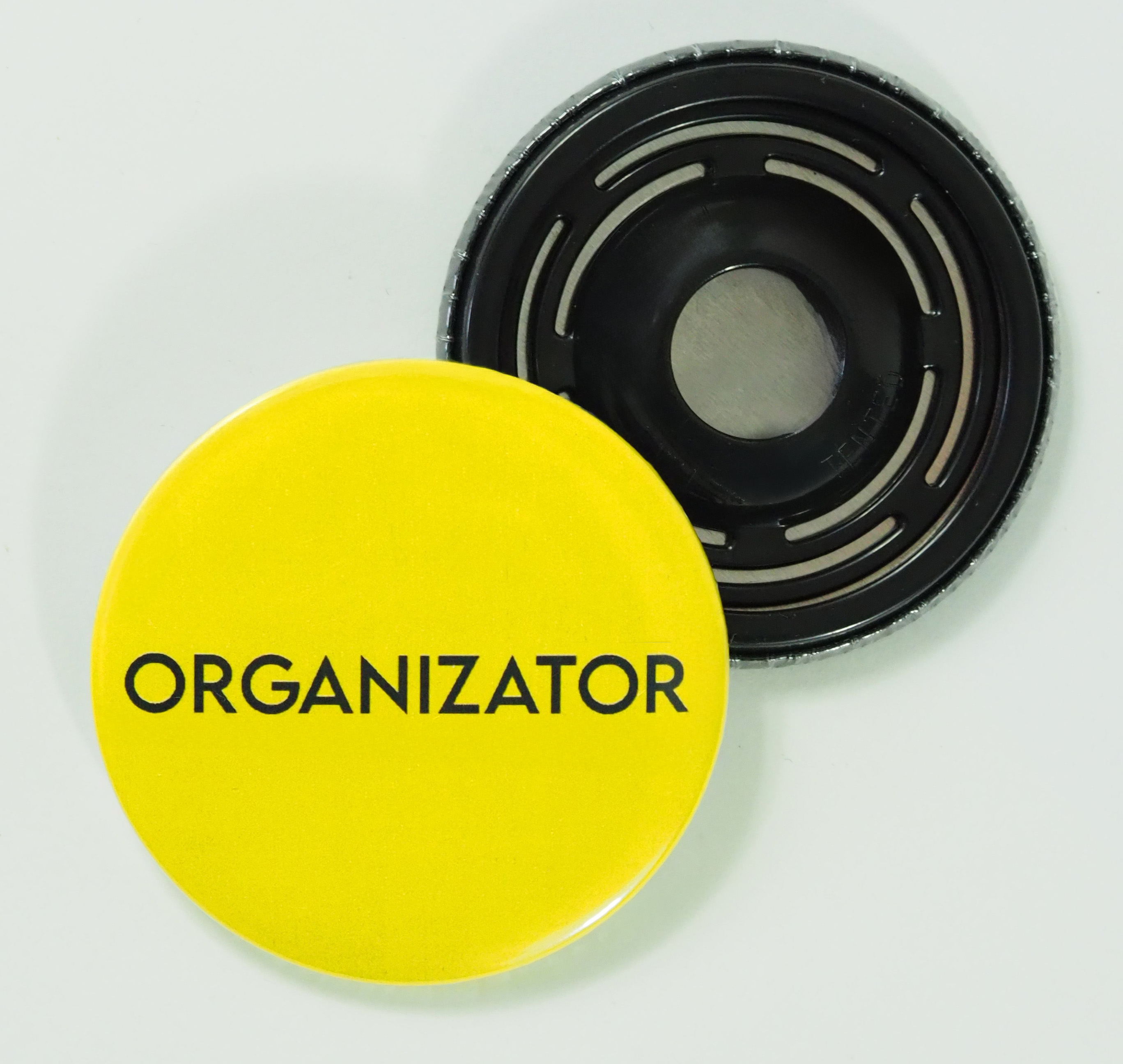 Elements for making badges with a secure clasp