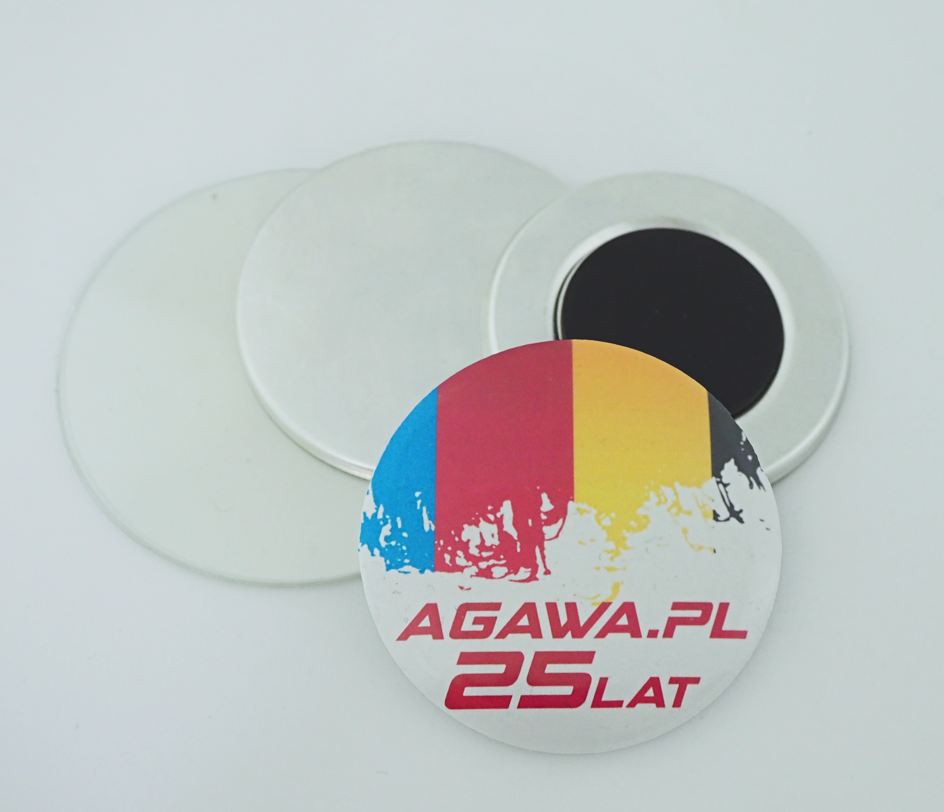 Elements for making pin badges with magnetic foil