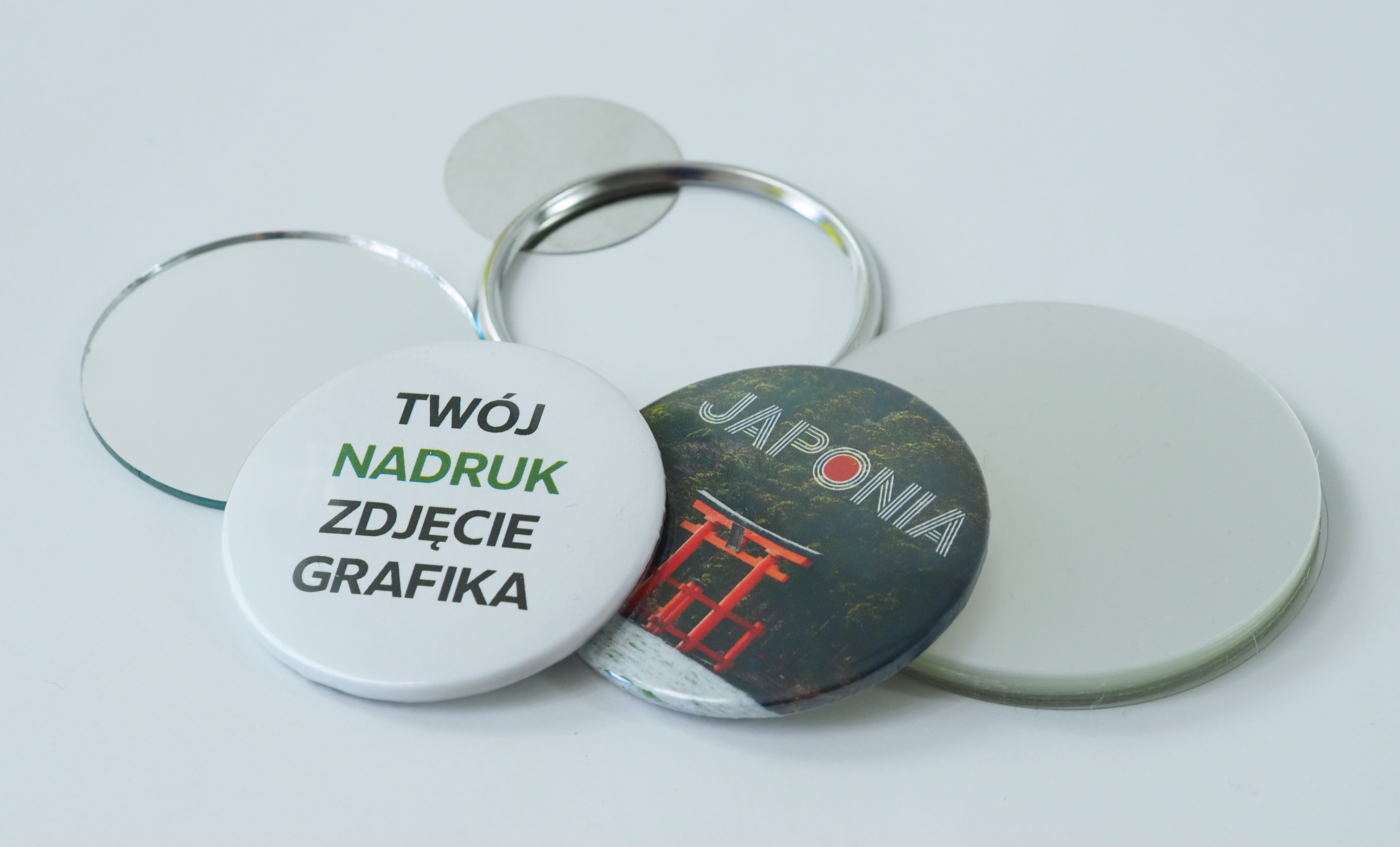 Elements for making badges with a mirror

