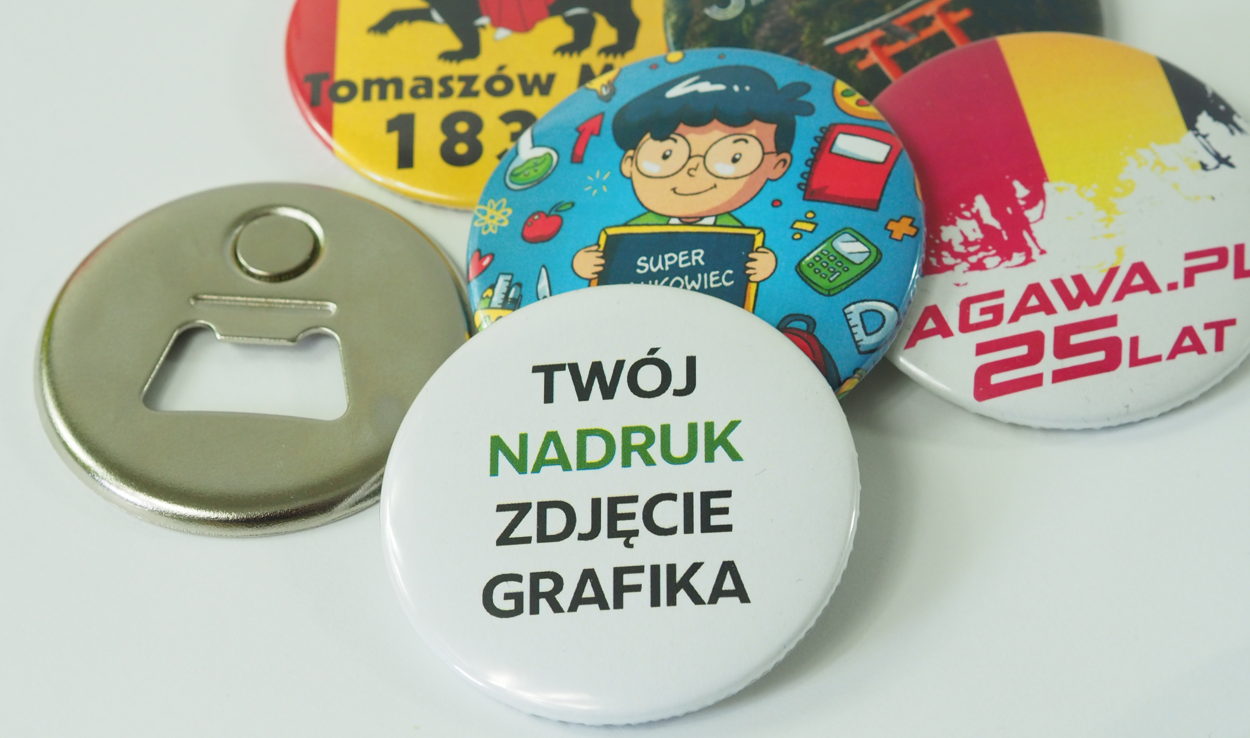 Elements for making pin badges with a magnetic opener